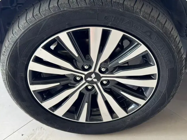 Mitsubishi Outlander — Фото автомобиля 3