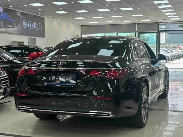 Mercedes-Benz E-Class — Фото автомобиля 14