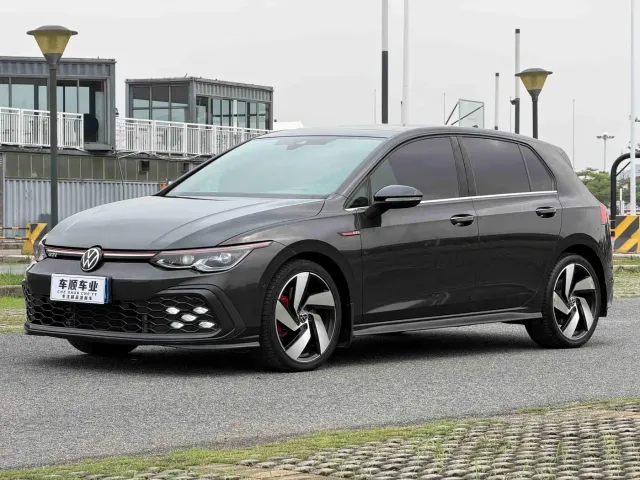 Фотография автомобиля — Volkswagen Golf GTI