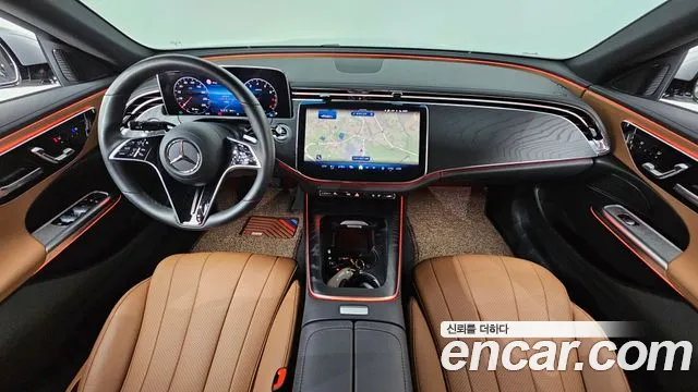 Mercedes-Benz E-Class — Фото автомобиля 2