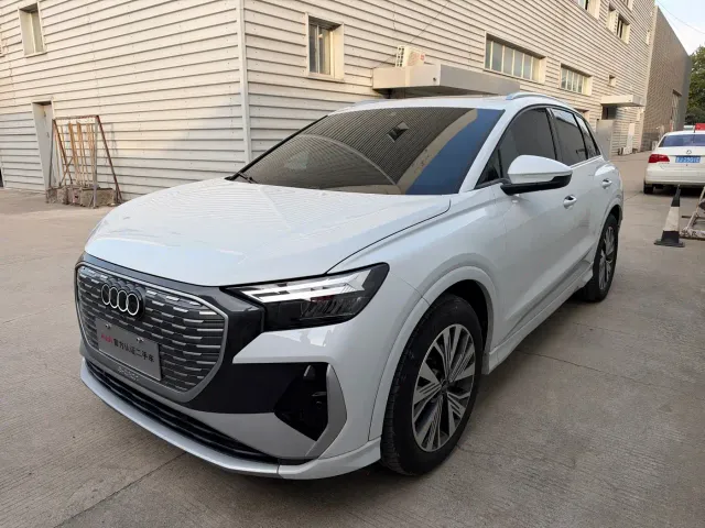Фотография автомобиля — Audi Q4 e-tron