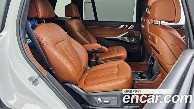 BMW X7 M60i xDrive M Sport 6 мест — Фото автомобиля 11