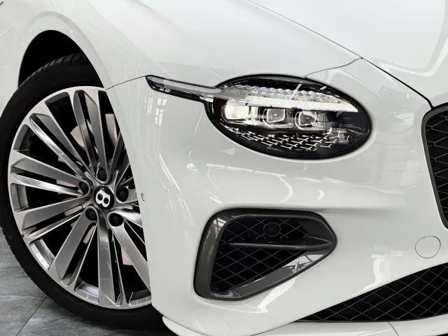 Bentley Continental Plug-in Hybrid — Фото автомобиля 11