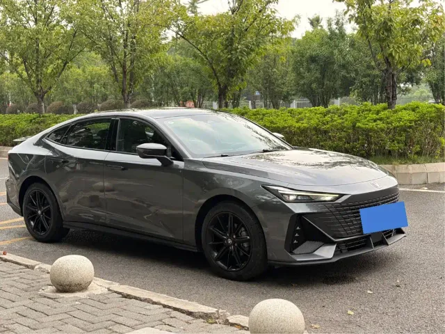 Changan UNI-V — Фото автомобиля 2