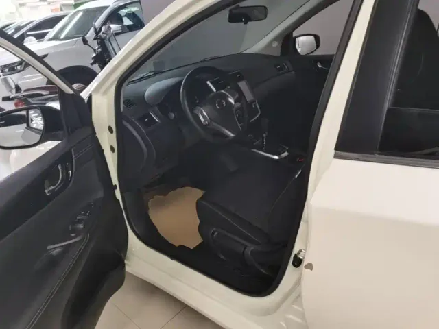 Nissan Tiida — Фото автомобиля 14