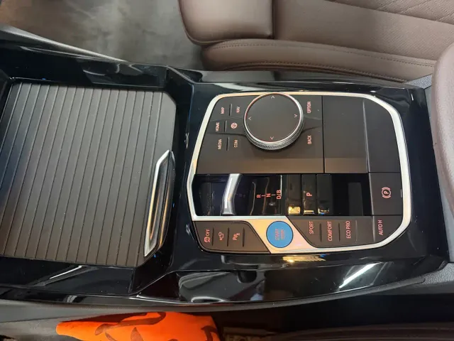 BMW iX3 — Фото автомобиля 7