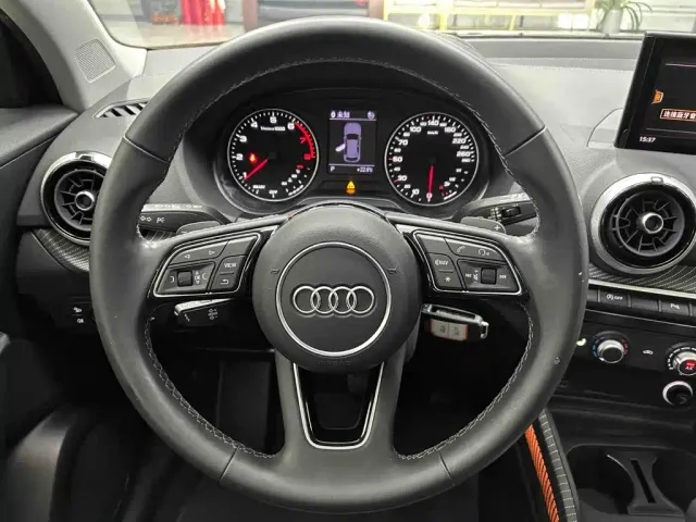 Audi Q2L — Фото автомобиля 8