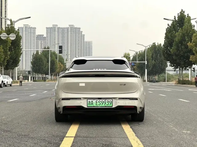 Zeekr 007 GT — Фото автомобиля 8