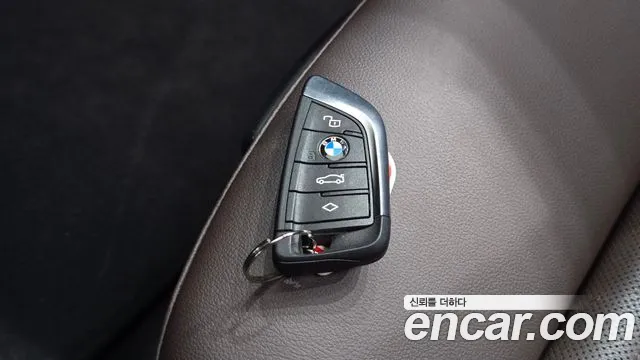 BMW i4 — Фото автомобиля 22