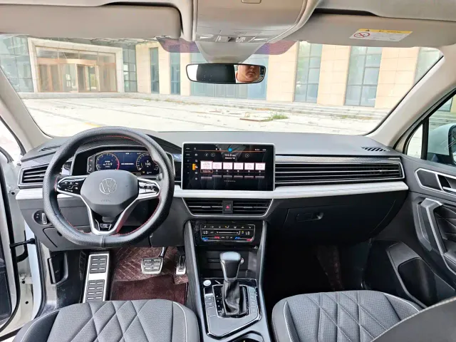 Volkswagen Tiguan L — Фото автомобиля 10