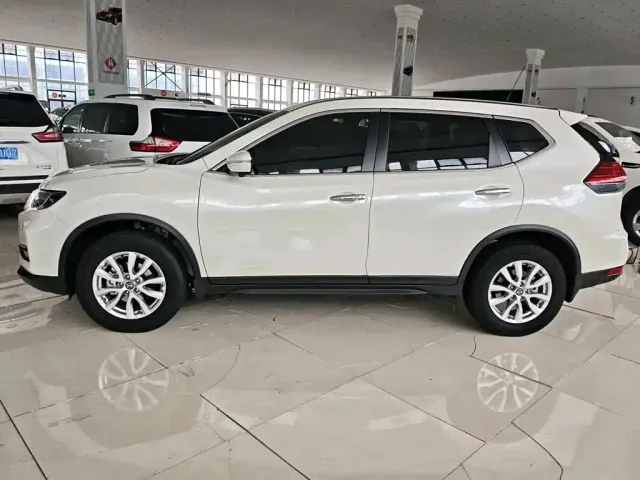 Nissan X-Trail — Фото автомобиля 4