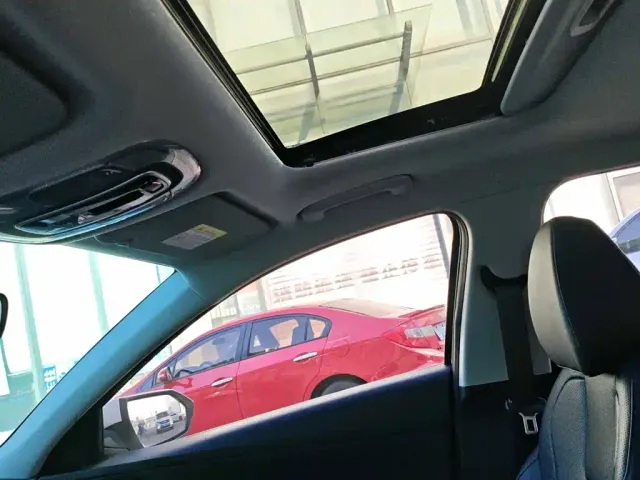 Hyundai Elantra — Фото автомобиля 10