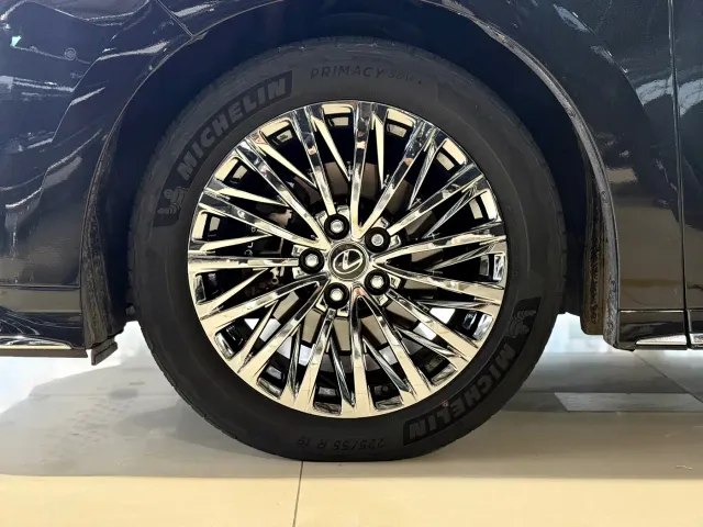 Lexus LM — Фото автомобиля 24