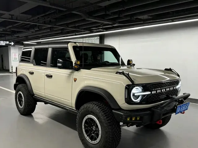 Ford Bronco — Фото автомобиля 3