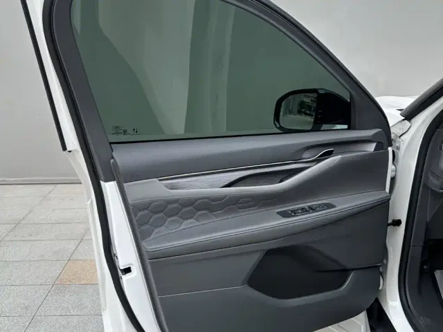 Ford Edge — Фото автомобиля 12