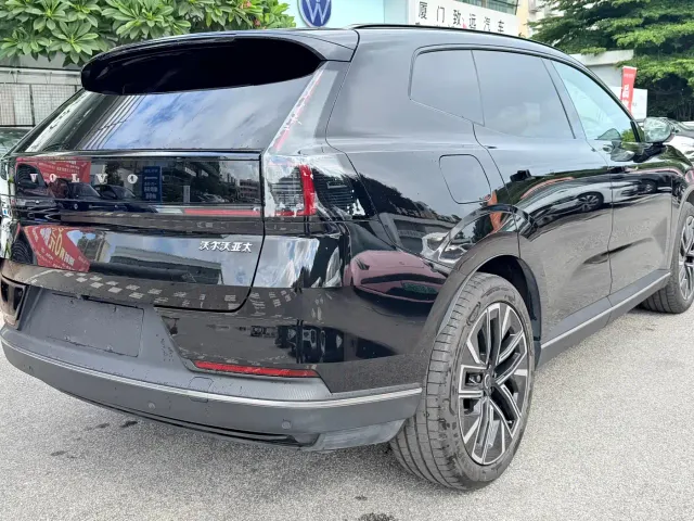 Volvo XC70 Plug-in Hybrid — Фото автомобиля 9