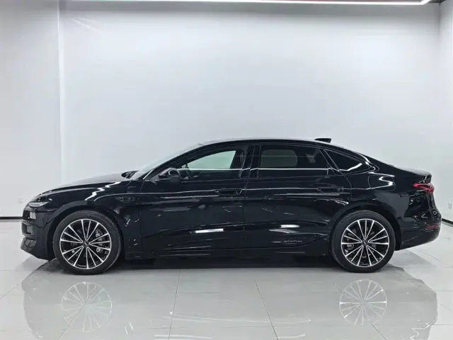 Audi A6L e-tron — Фото автомобиля 3