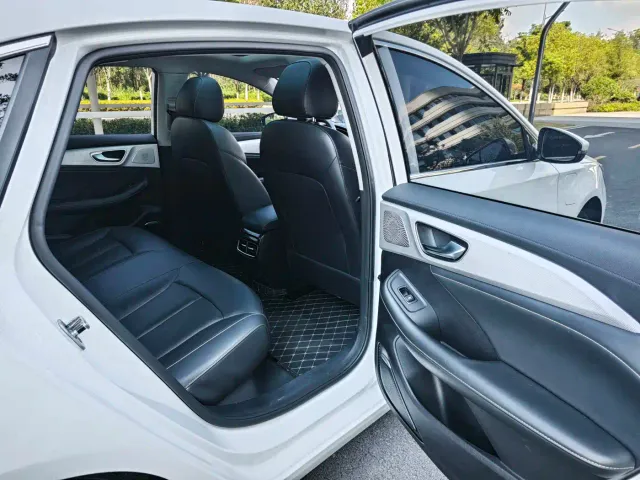 Roewe i6 MAX EV — Фото автомобиля 16