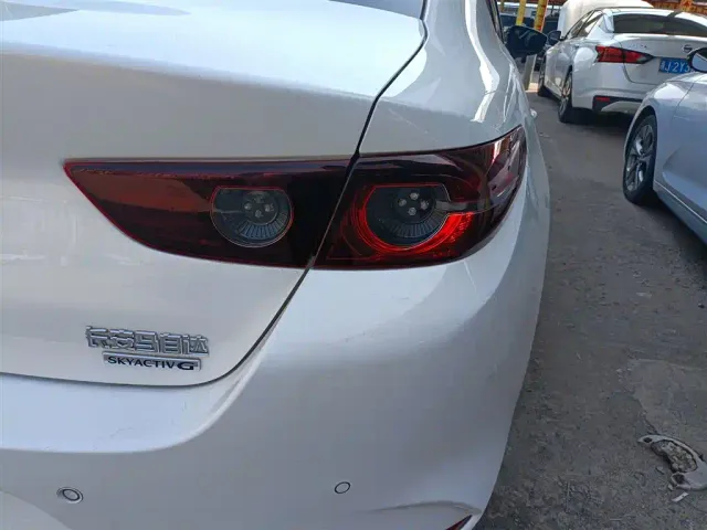 Mazda Axela — Фото автомобиля 7