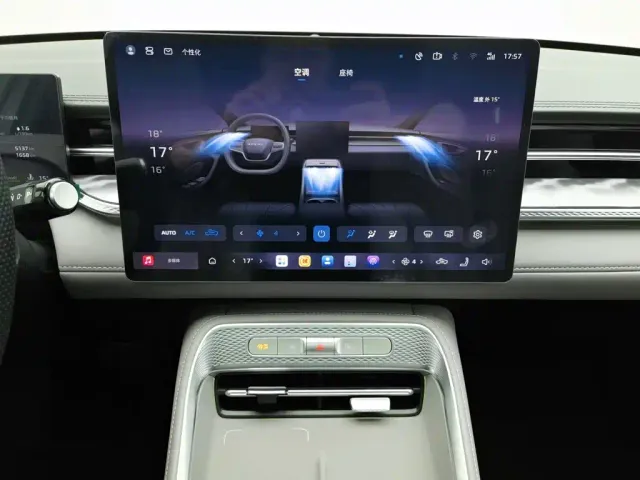 Roewe M7 DMH — Фото автомобиля 12
