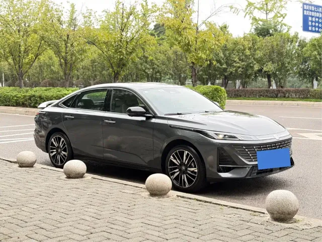 Changan Eado — Фото автомобиля 4