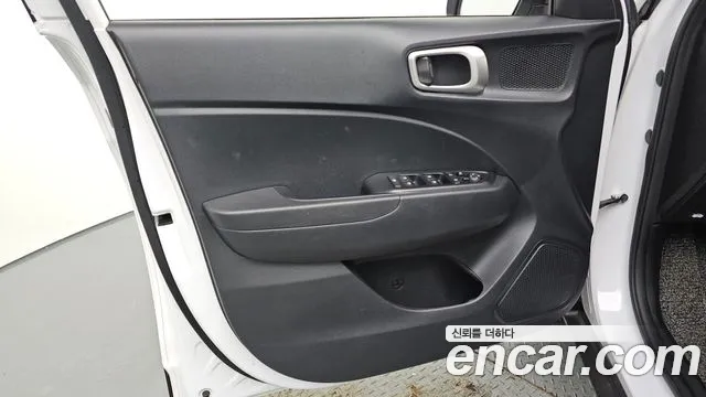 Hyundai Venue — Фото автомобиля 13