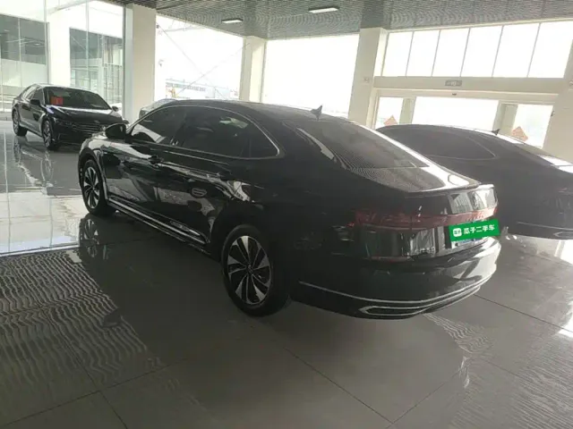 Volkswagen Passat — Фото автомобиля 4