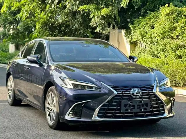Lexus ES — Фото автомобиля 2