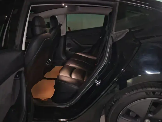 Tesla Model 3 — Фото автомобиля 18