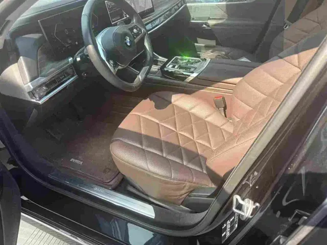 BMW 7 Series — Фото автомобиля 5