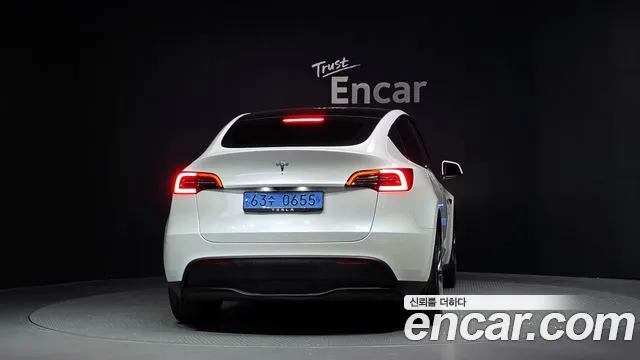 Tesla Model Y — Фото автомобиля 4