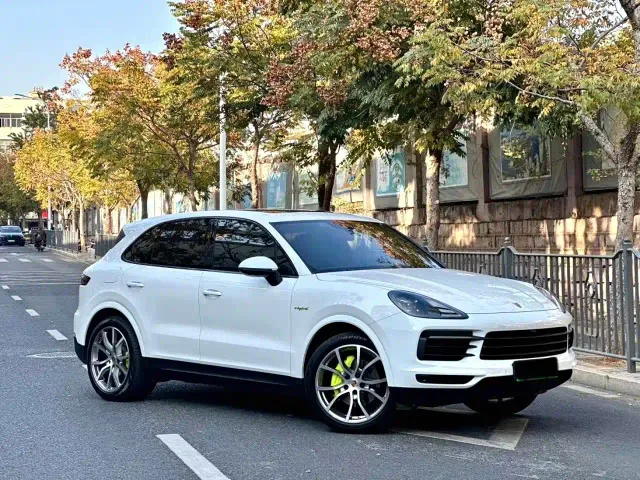 Porsche Cayenne — Фото автомобиля 3