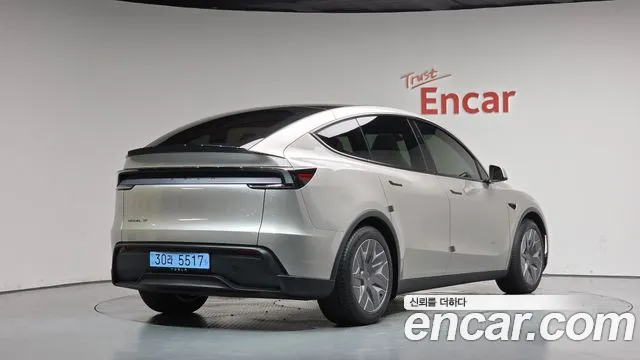Tesla Model Y — Фото автомобиля 2