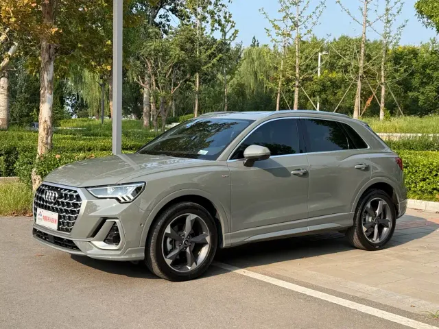 Фотография автомобиля — Audi Q3