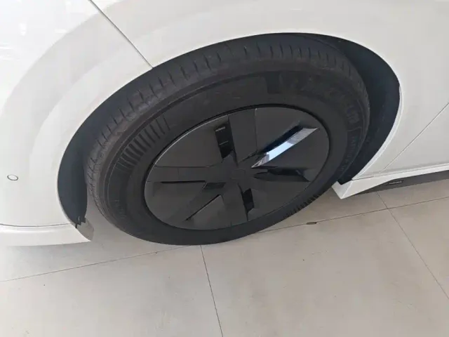 Li Auto MEGA — Фото автомобиля 22