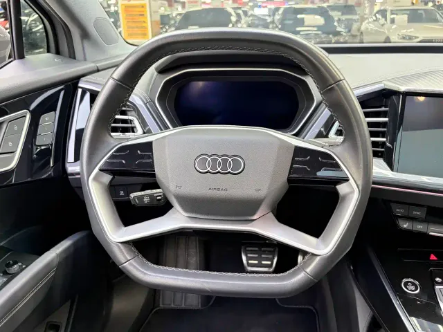 Audi Q4 e-tron — Фото автомобиля 7