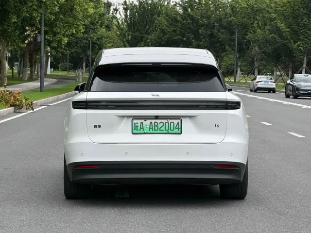 Li Auto i6 — Фото автомобиля 8