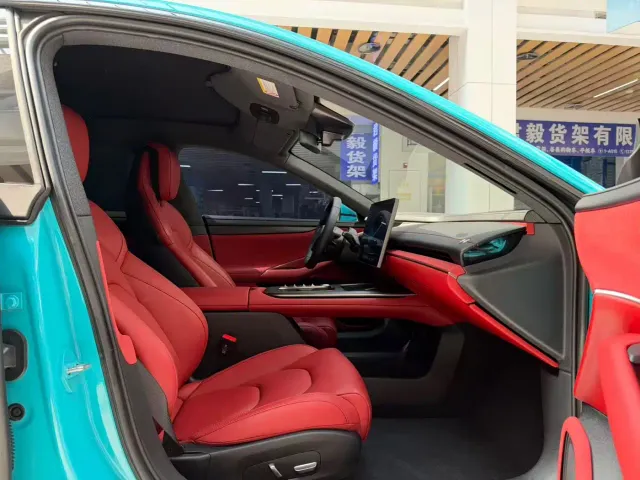 Xiaomi SU7 — Фото автомобиля 17