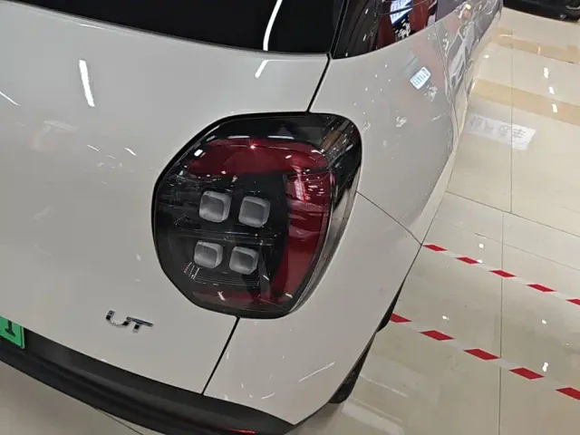 GAC Aion UT — Фото автомобиля 7