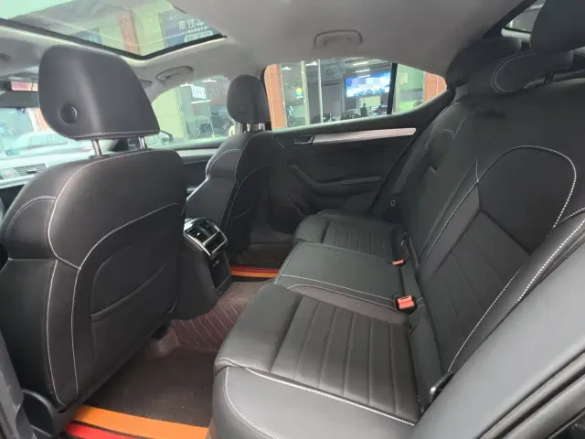 Skoda Superb — Фото автомобиля 8