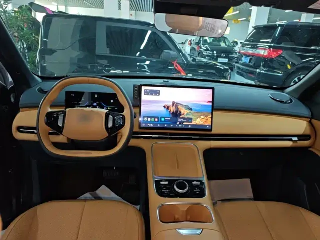 Geely Galaxy Starship 7 EM-i — Фото автомобиля 9