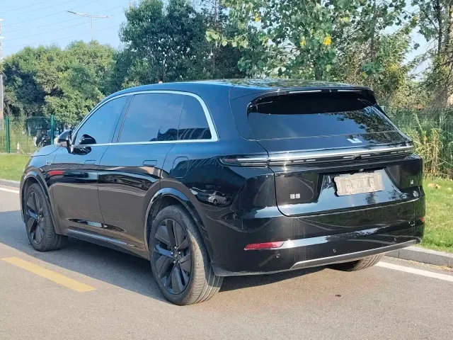 Li Auto L7 — Фото автомобиля 12