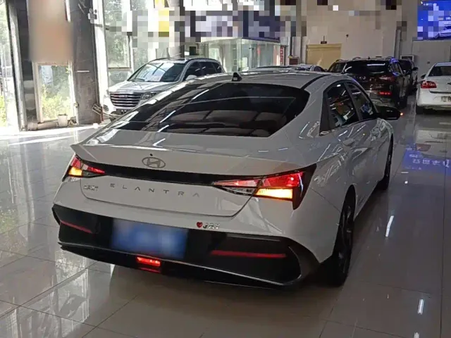 Hyundai Elantra — Фото автомобиля 6