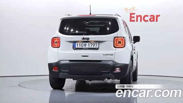 Jeep Renegade — Фото автомобиля 3