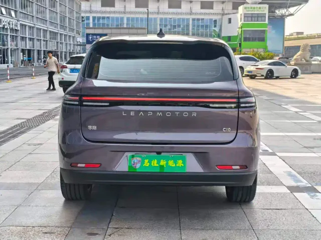 Leapmotor C10 — Фото автомобиля 13