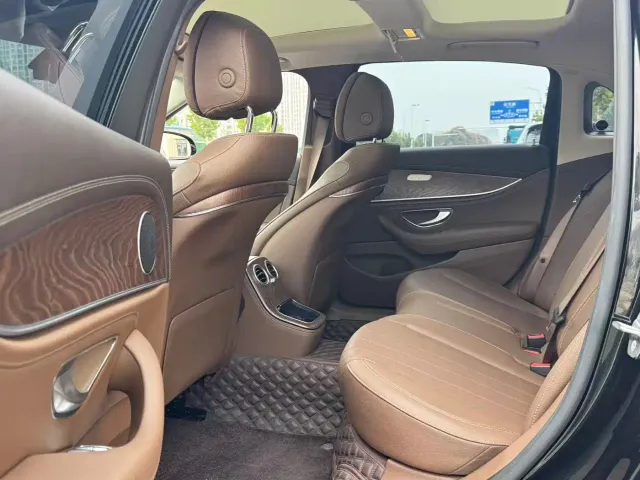 Mercedes-Benz E-Class — Фото автомобиля 6