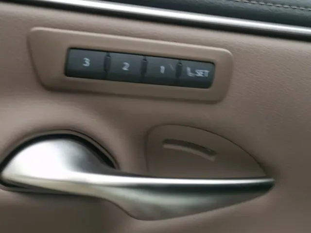 Lexus ES — Фото автомобиля 14