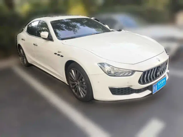 Maserati Ghibli — Фото автомобиля 3
