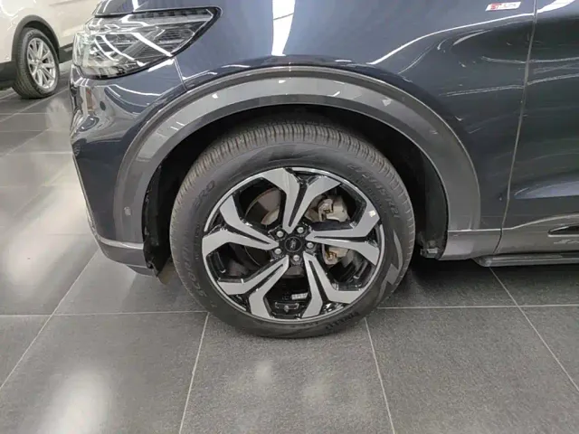 Ford Explorer — Фото автомобиля 22