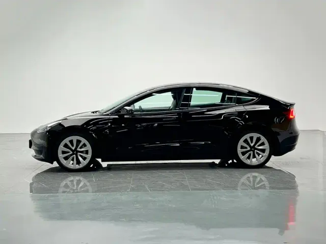 Tesla Model 3 — Фото автомобиля 3